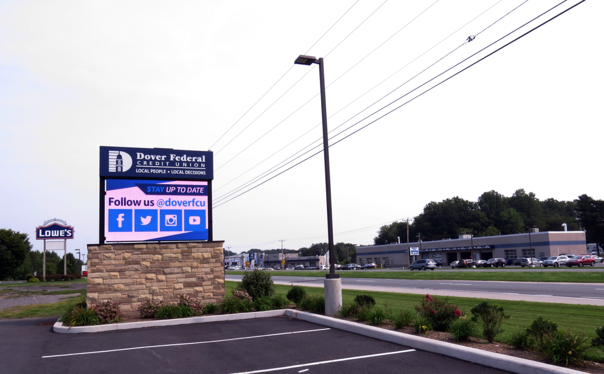 Digital Signage for Financial Institutions Optec Displays Inc.