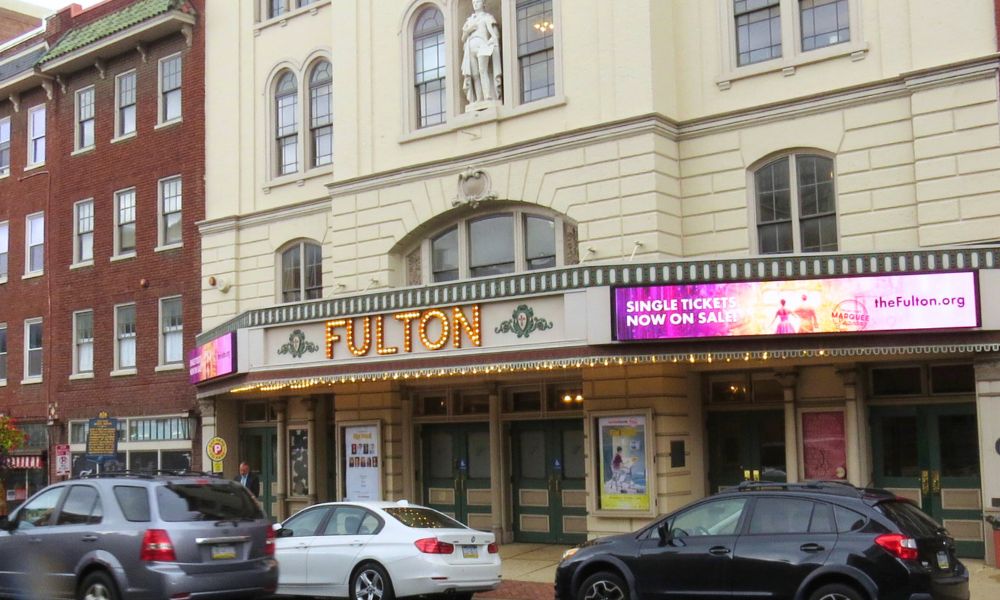 4 Ways Digital Signs Can Breathe New Life into Theaters