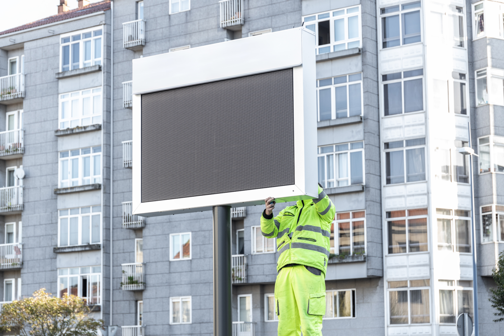 digital sign maintenance